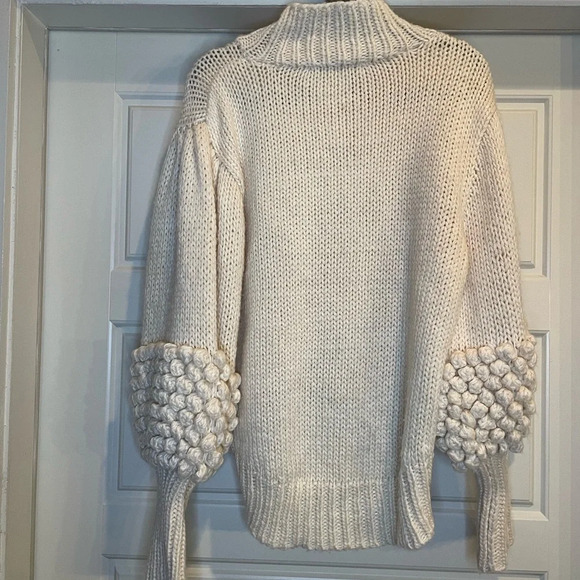 C/MEO Hold Tight Pom Pom Bubble Sleeve Sweater Size Small - Picture 6 of 11